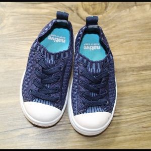 Native water shoes, size C6